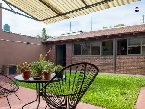 VENTA CASA 3 AMB C/PARQUE ,COCHERA,QUINCHO BERNAL