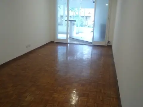 Mario Bravo 600, Piso PB