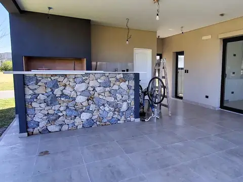 Casa 4 ambientes con 3 baños