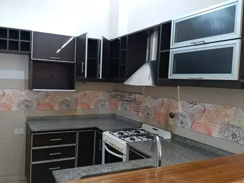Depto Tipo Casa en Alquiler de 4 ambientes