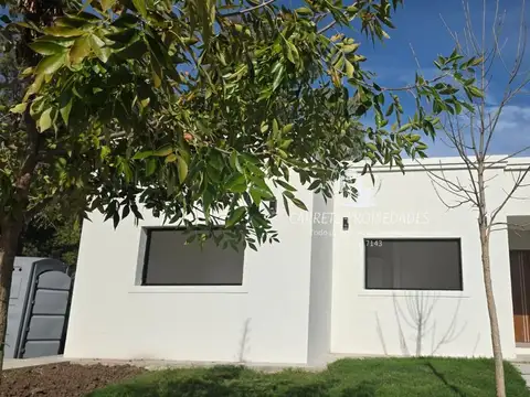 Casa 4 ambientes con 2 baños