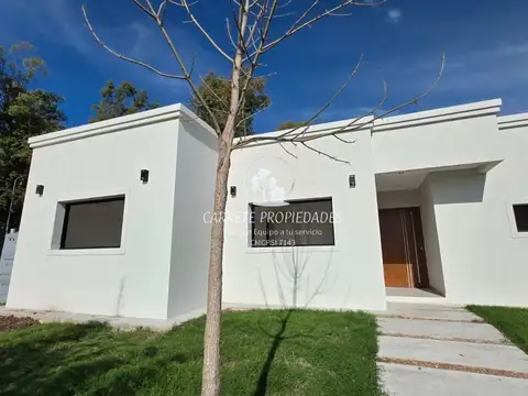 Oportunidad. Casa en venta de 4 ambienets. Barrio Santa Lucia. Pilar del Este