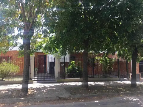 Manuel Julián Medel e/ Coronel Dorrego y Vicente López