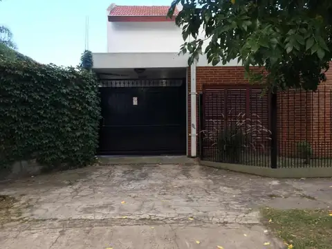 Casa en Venta con 2 cocheras