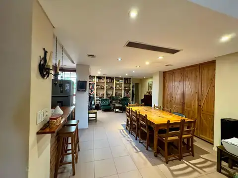 Casa 11 ambientes con 5 baños