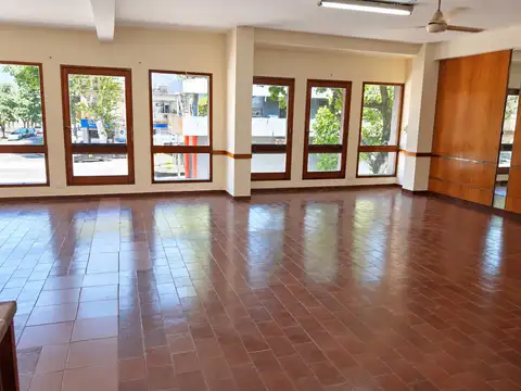 Local en Alquiler en Cinco Esquinas, $ 2.400.000