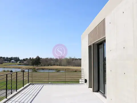 Casa 7 ambientes con 4 baños