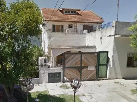 OPORTUNIDAD, CASA A RECICLAR SOBRE LOTE DE 325M²