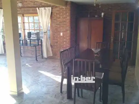 Casa 4 ambientes con 2 baños