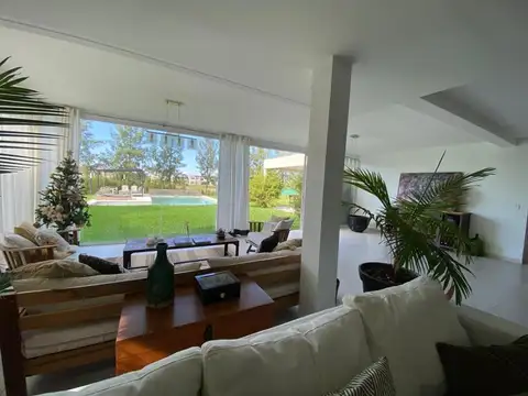 Casa 7 ambientes con 7 baños