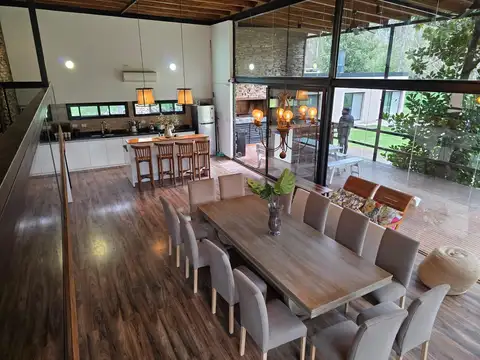 Casa 6 ambientes con 3 baños