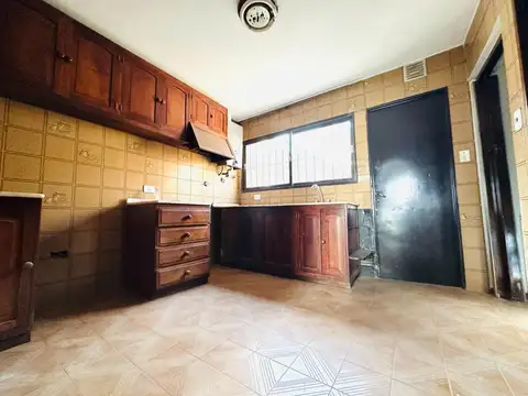 A reciclar Casa esquina + Dpto + Office a mtrs. Ruta 20