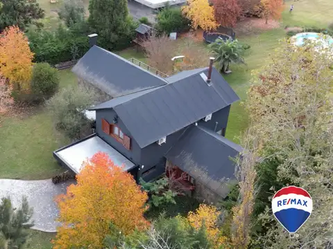 Casa en Venta con 3 cocheras