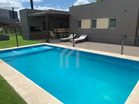 Casa 5 ambientes con 3 baños