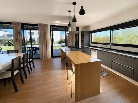 Casa en Venta en La Reja, USD 320.000