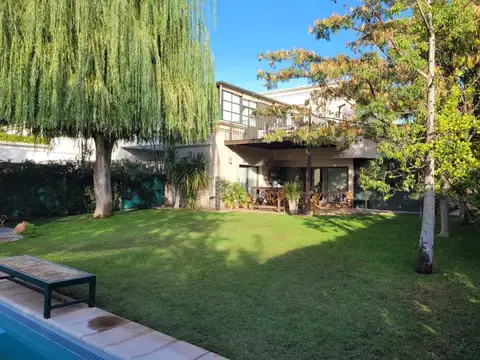 Casa 5 ambientes con 5 baños