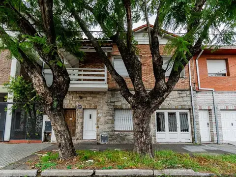 VENTA CASA MULTIFAMILIAR 8 AMB  MUNRO C/JARDIN