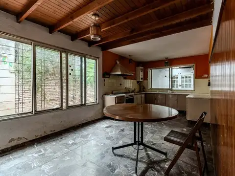 VENTA CASA MULTIFAMILIAR 8 AMB  MUNRO C/JARDIN