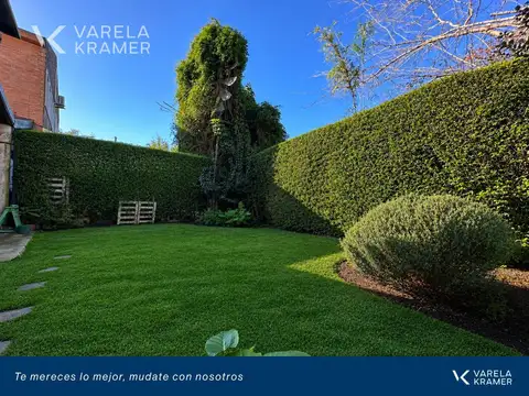 Casa en Venta con 2 cocheras