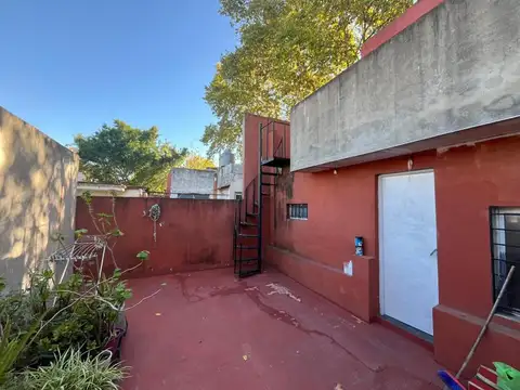 Depto Tipo Casa 3 ambientes con 2 baños