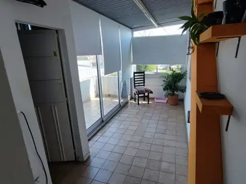 Casa 6 ambientes con 2 baños