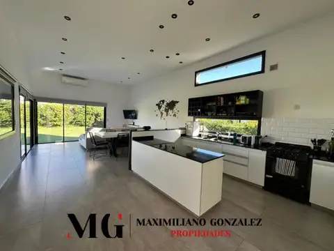 Casa en Alquiler con 1 cochera