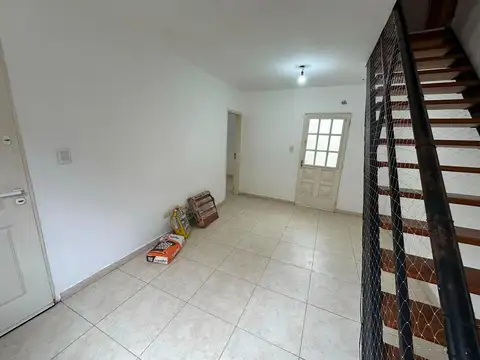 EN ALQUILER. DUPLEX 3 AMBIENTES C/ COCHERA - SAN MIGUEL