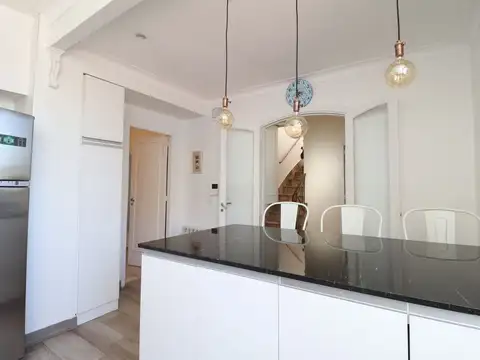 Casa 6 ambientes con 2 baños