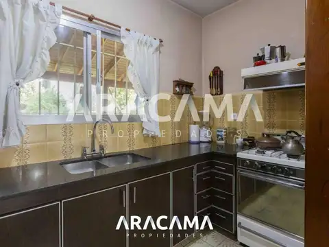 Casa 4 ambientes con 2 baños