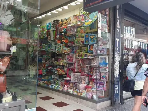 VENTA LOCAL EN ONCE. APTO TODO DESTINO SIN EXPENSAS