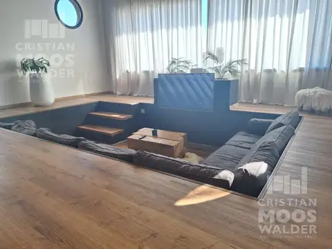 Casa en Venta con 3 cocheras