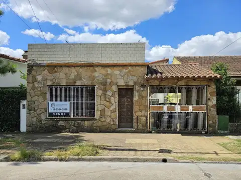 VENTA CASA 5 AMBIENTES, CASTELAR