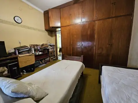 VENTA CASA 5 AMBIENTES, CASTELAR