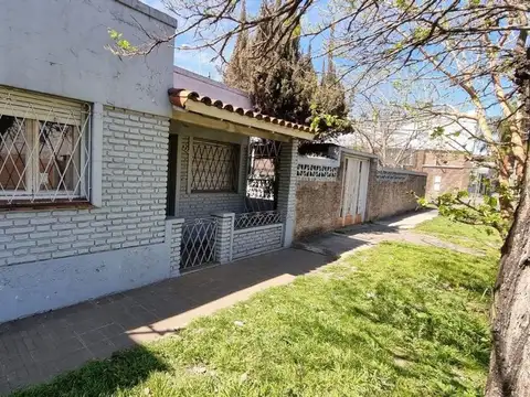 CASA 4 AMB LOTE PROPIO 2 COCHERAS A REFACCIONAR