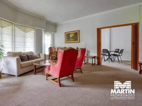 Casa en venta Martinez, 4 ambientes, suite, 2 baños, patio, terraza, cochera, jardín frente. 1 c/Av