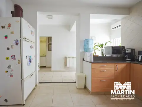 Casa en venta Martinez, 4 ambientes, suite, 2 baños, patio, terraza, cochera, jardín frente. 1 c/Av