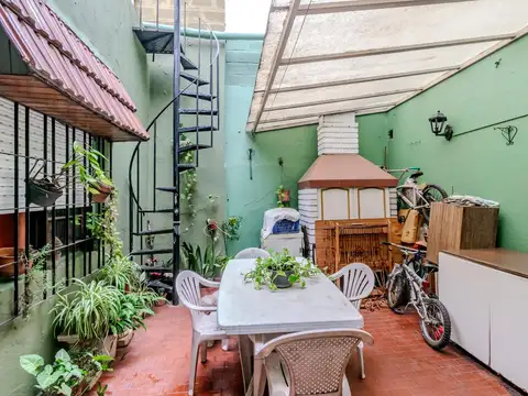Casa 5 ambientes con 2 baños