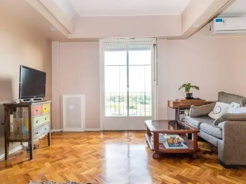 Venta: Departamento de 4 ambientes al Frente con Balcón en Caballito. 96 m2 Totales
