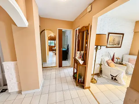 Depto Tipo Casa en Venta en Monte Castro, USD 174.900