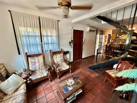 CASA 4 AMBIENTES PATIO COCHERA