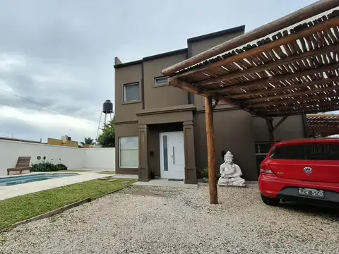 Casa en Venta con 2 cocheras