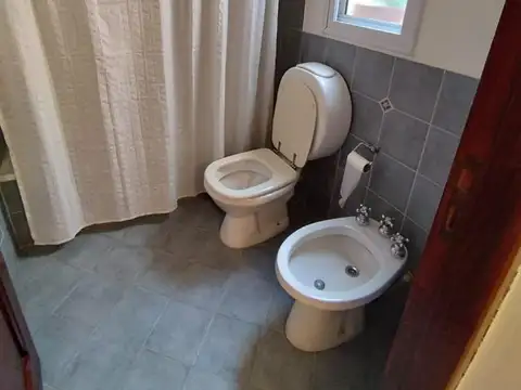 Casa 5 ambientes con 4 baños