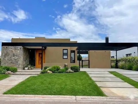 Casa en Venta en Mayor Drummond, USD 244.000