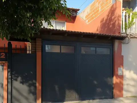 VENTA CASA DUPLEX 4 AMBIENTES EN SARANDI