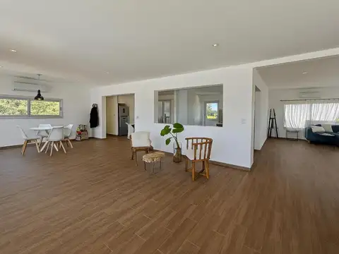Casa 5 ambientes con 4 baños