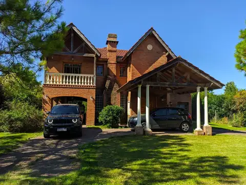 VENTA CASA 5 AMBIENTES CON JARDIN  - BARRIO PRIVADO LA CASUALIDAD PILAR - PERMUTA - APTO CREDITO !!