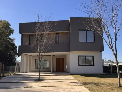 Casa en venta - Santo Tomás 4 dormitorios