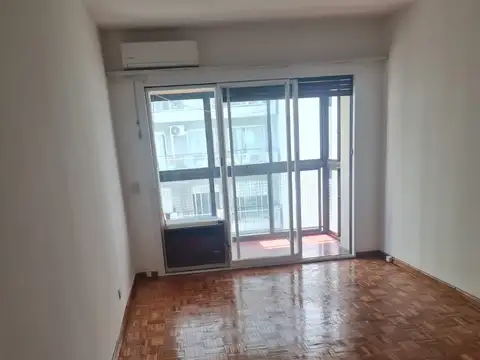 3 ambientes contrafrente con balcon