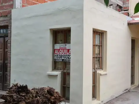 Casa en Alquiler con 2 cocheras