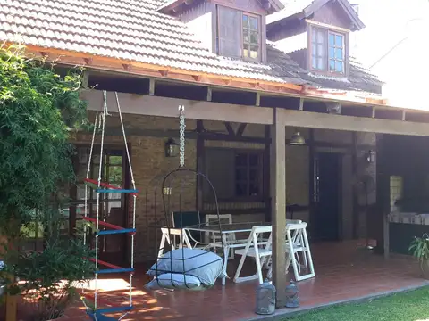 Casa 5 ambientes con 2 baños